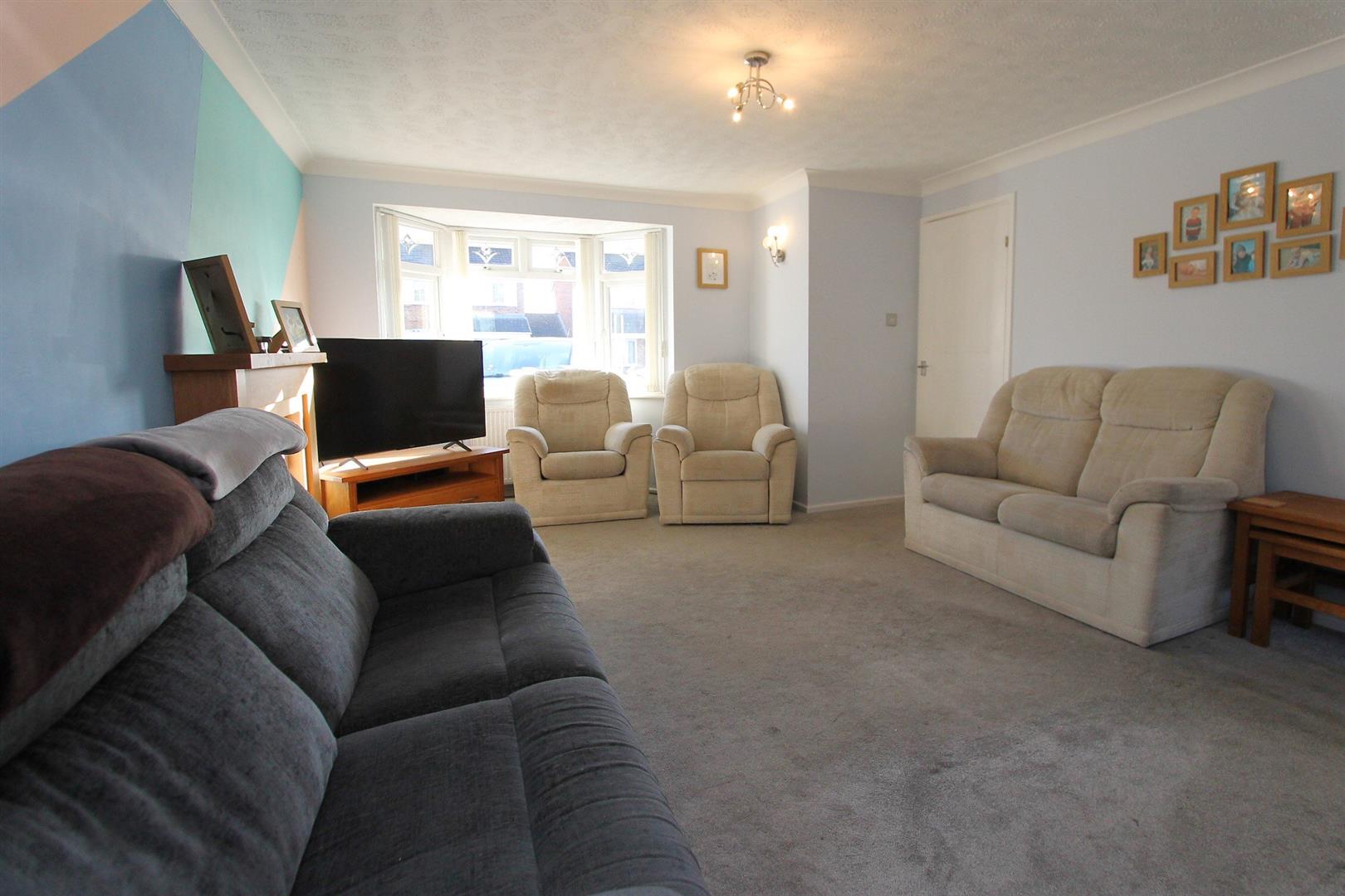 3 bed property in Ensall Drive, Stourbridge